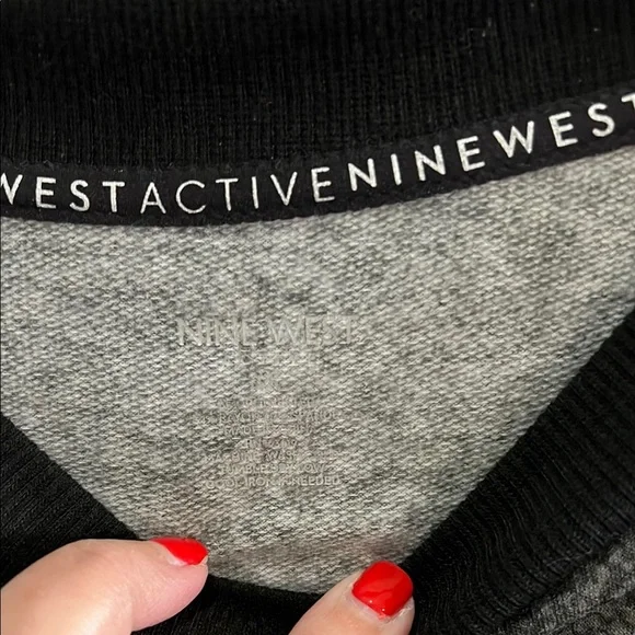 Nine West Grey Snake Print Sweatshirt Size 1X NWT - Picture 2 of 5